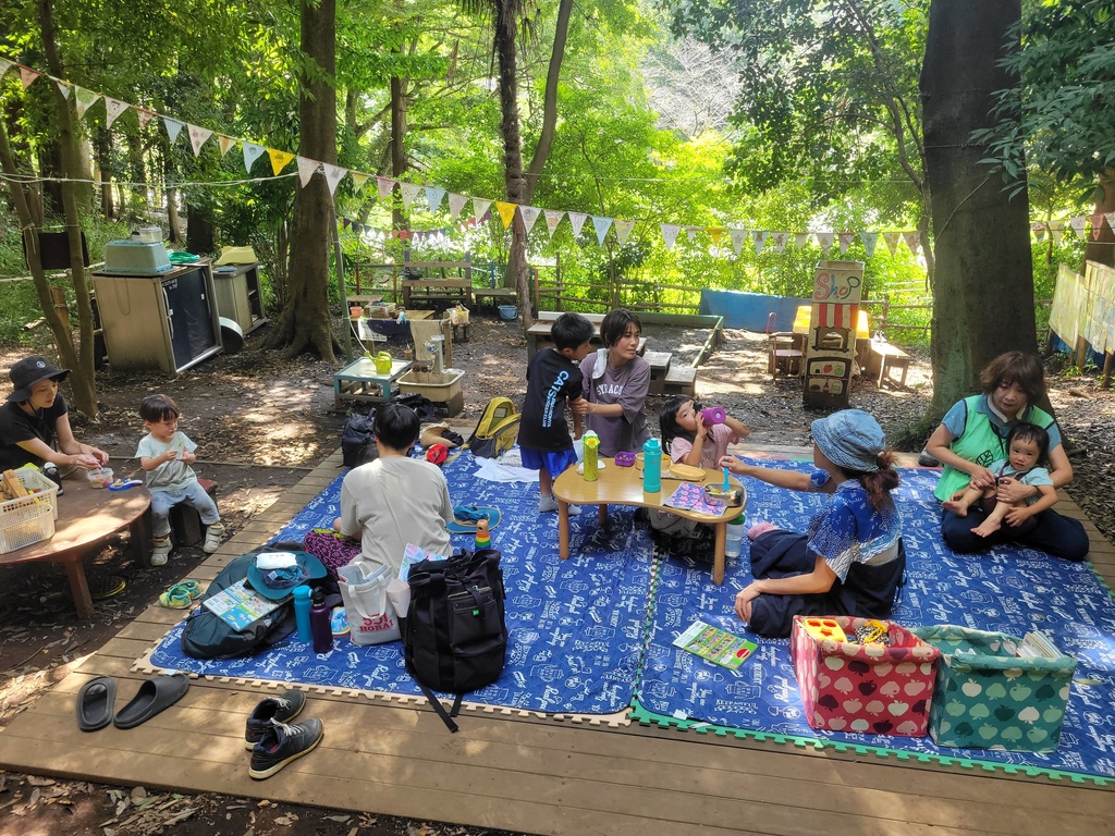 にじいろひろば屋外の子育て広場