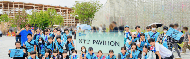 大阪万博2025NTT・ドコモパビリオン前の集合写真